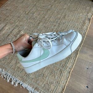 Nike Womens Court Royale AC AO2810-111 White Casual Shoes Sneakers